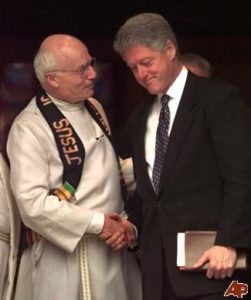 Former Pastor of Foundry UMC Philip Wogaman (left) with President Bill Clinton (right).